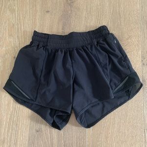 black lululemon hotty hot II shorts